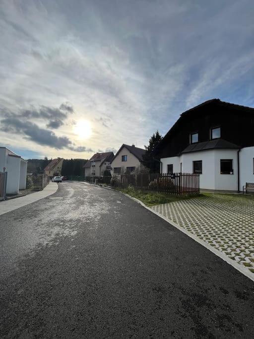 "Stone'S Throw" Krumlov 5 Min By Car, Lipno 15 Min By Car, 2 Bdrooms,Playroom Kájov Exterior photo