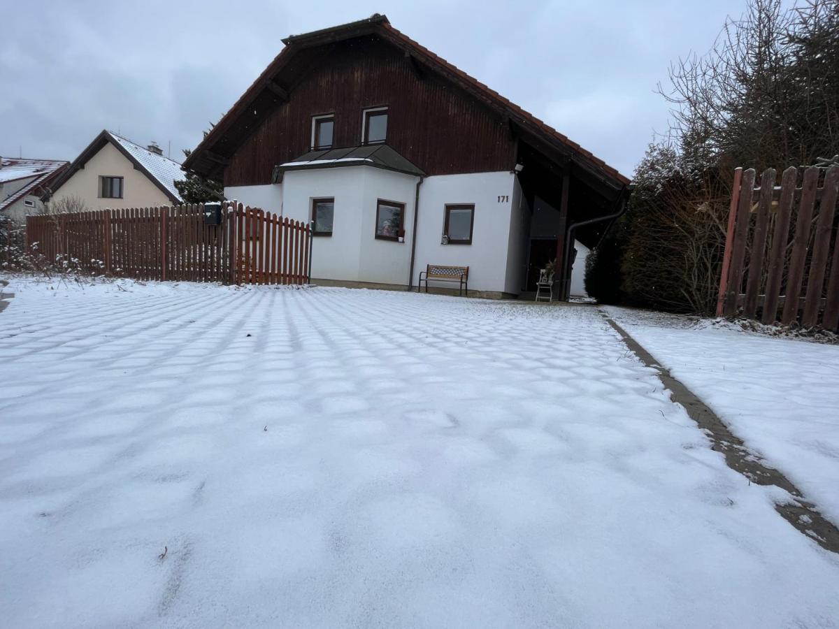 "Stone'S Throw" Krumlov 5 Min By Car, Lipno 15 Min By Car, 2 Bdrooms,Playroom Kájov Exterior photo